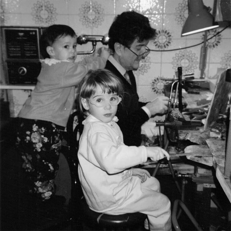 Foto storica del laboratorio Varengo Gioielli