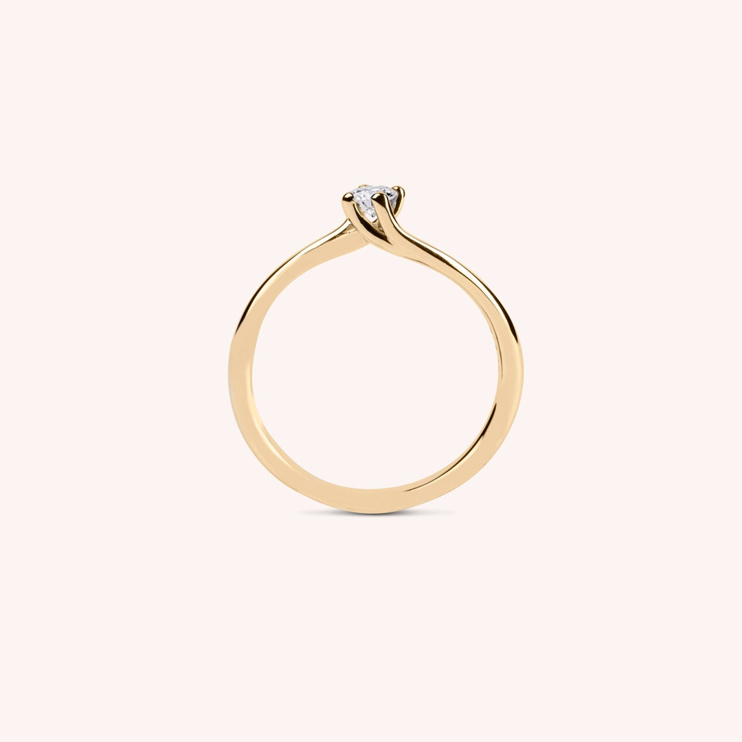 Anello solitario Iride in oro giallo con diamante – vista laterale – Gioielli Varengo
